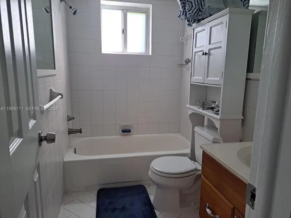 $1,750 | 7910 Taft Street, Unit 107, Pembroke Pines, FL 33024