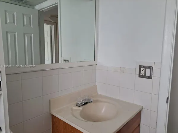 $1,750 | 7910 Taft Street, Unit 107, Pembroke Pines, FL 33024