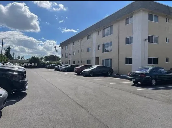 $1,750 | 7910 Taft Street, Unit 107, Pembroke Pines, FL 33024