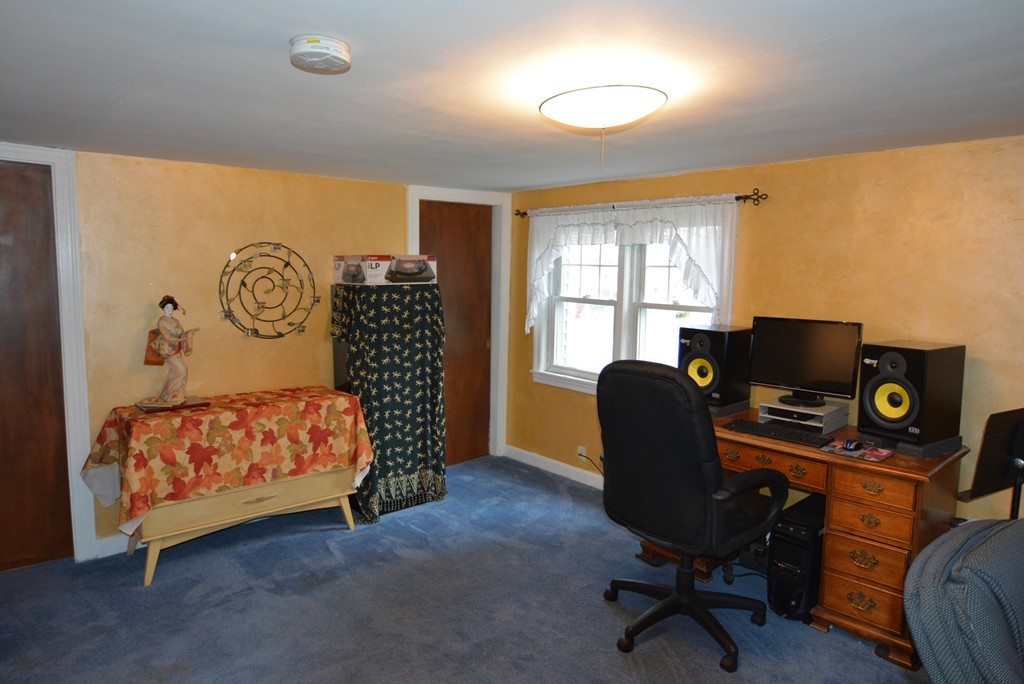 484 Franklin Road Fitchburg, MA 01420 - Photo 12 of 21 Gallery Image 12