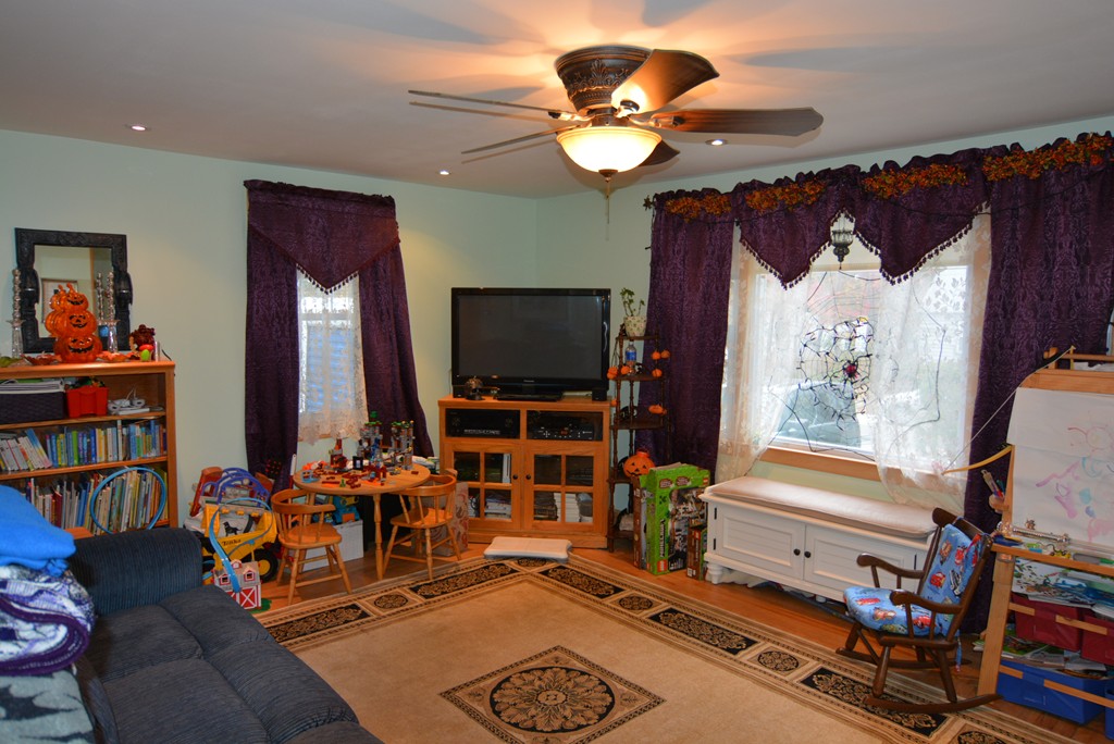 484 Franklin Road Fitchburg, MA 01420 - Photo 6 of 21 Gallery Image 6