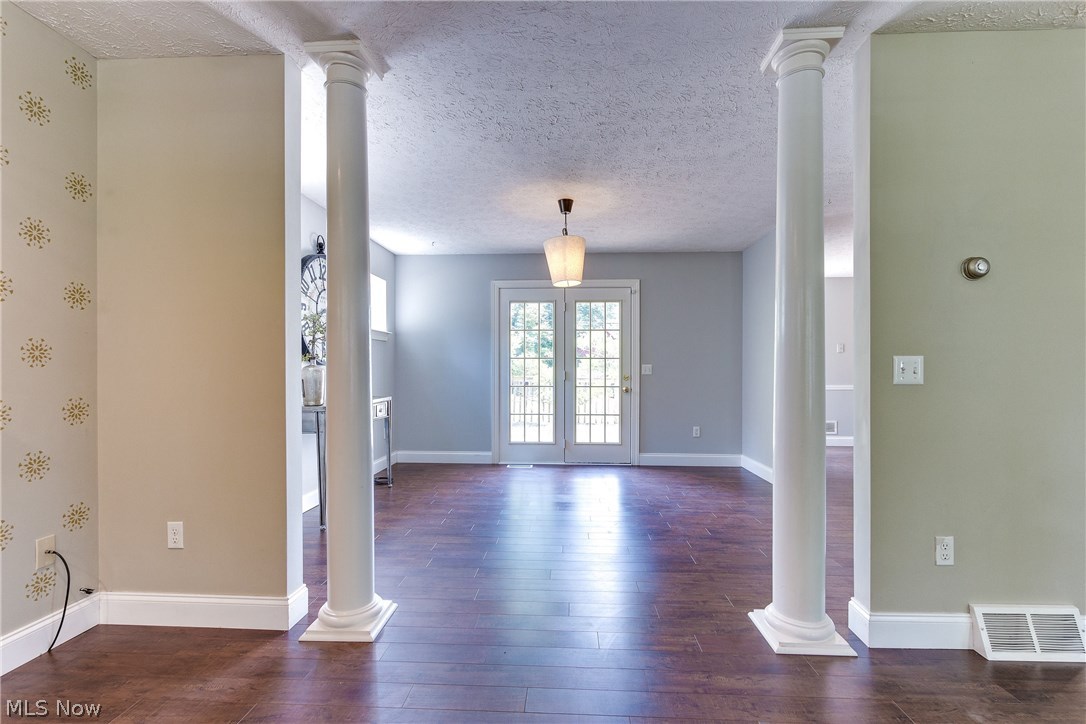 1576 Maple Road Cleveland Heights, OH 44121 - Photo 8 of 33