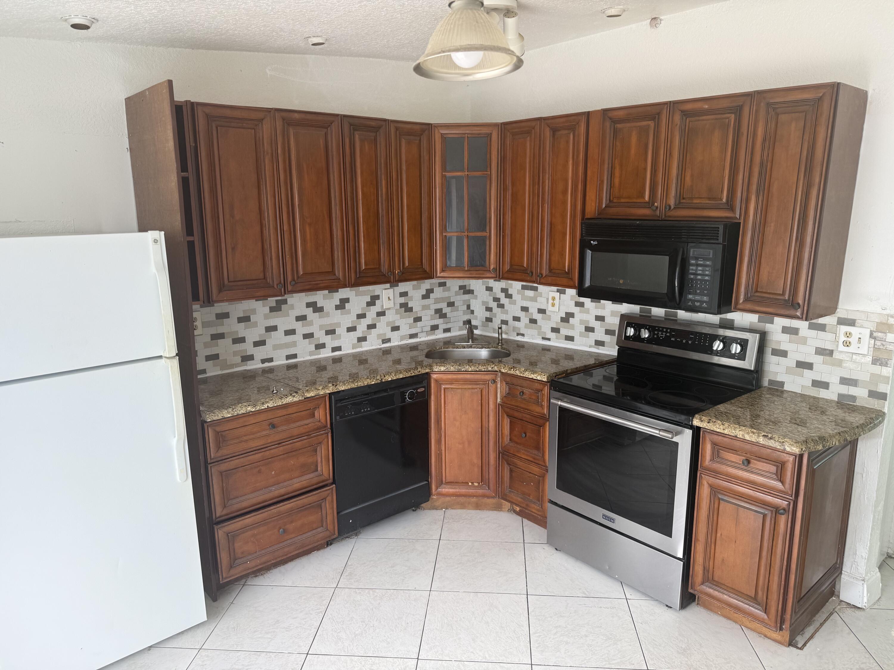 7814 Pembroke Road Miramar, FL 33023 - Photo 2 of 14 IMG_1142
