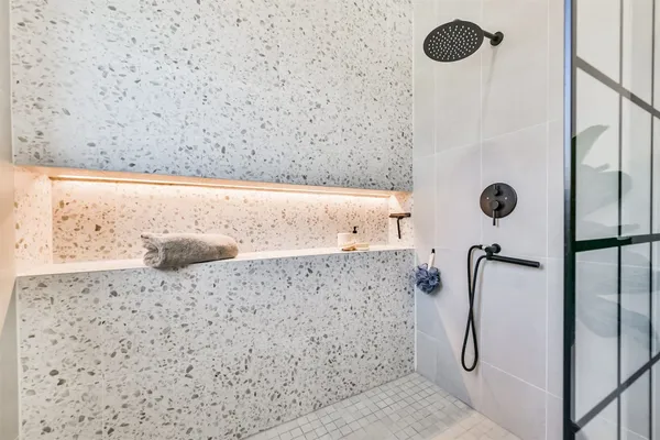 $2,750 | 4211 Nichols Street, Unit A, Houston, TX 77020