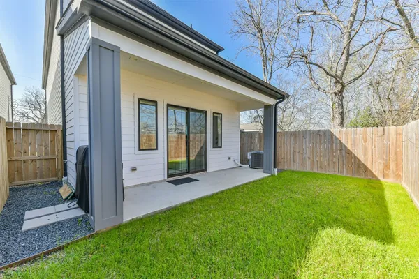 $2,750 | 4211 Nichols Street, Unit A, Houston, TX 77020