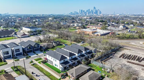 $2,750 | 4211 Nichols Street, Unit A, Houston, TX 77020