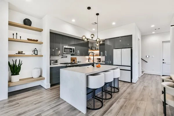 $2,750 | 4211 Nichols Street, Unit A, Houston, TX 77020