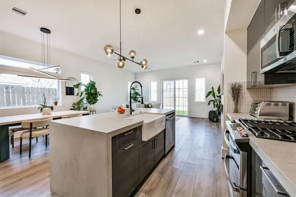 $2,750 | 4211 Nichols Street, Unit A, Houston, TX 77020