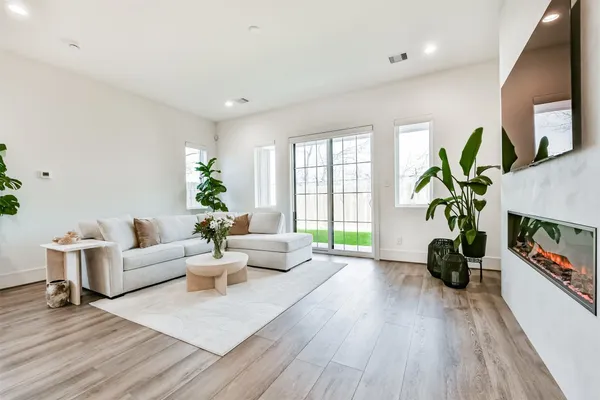 $2,750 | 4211 Nichols Street, Unit A, Houston, TX 77020