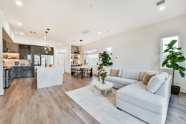 $2,750 | 4211 Nichols Street, Unit A, Houston, TX 77020