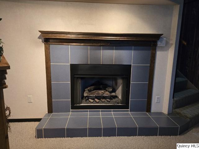 704 Orchard Lane Carthage, IL 62321 - Photo 23 of 36 a living room with a fireplace