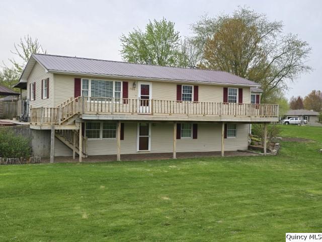 704 Orchard Lane Carthage, IL 62321 - Photo 28 of 36 a front view of a house with a yard