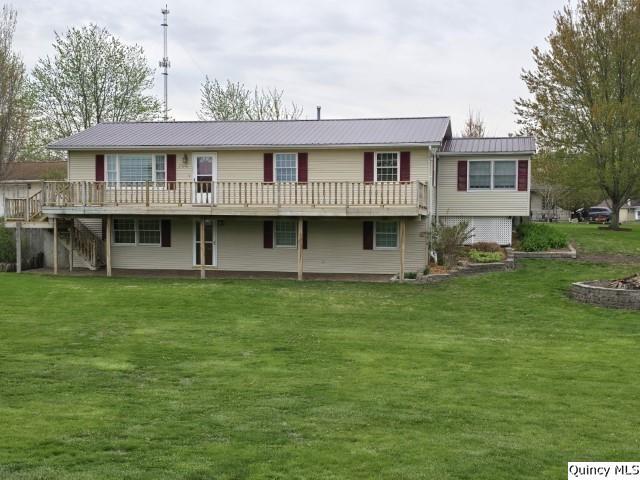 704 Orchard Lane Carthage, IL 62321 - Photo 29 of 36 a view of an house with backyard space and garden