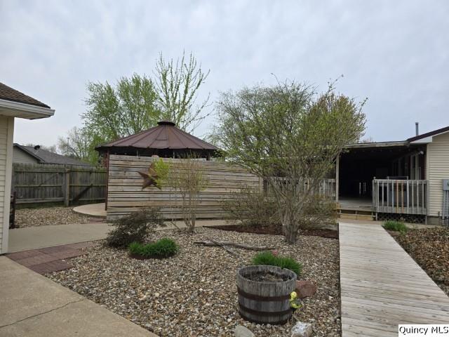 704 Orchard Lane Carthage, IL 62321 - Photo 32 of 36 a front view of a house with garden