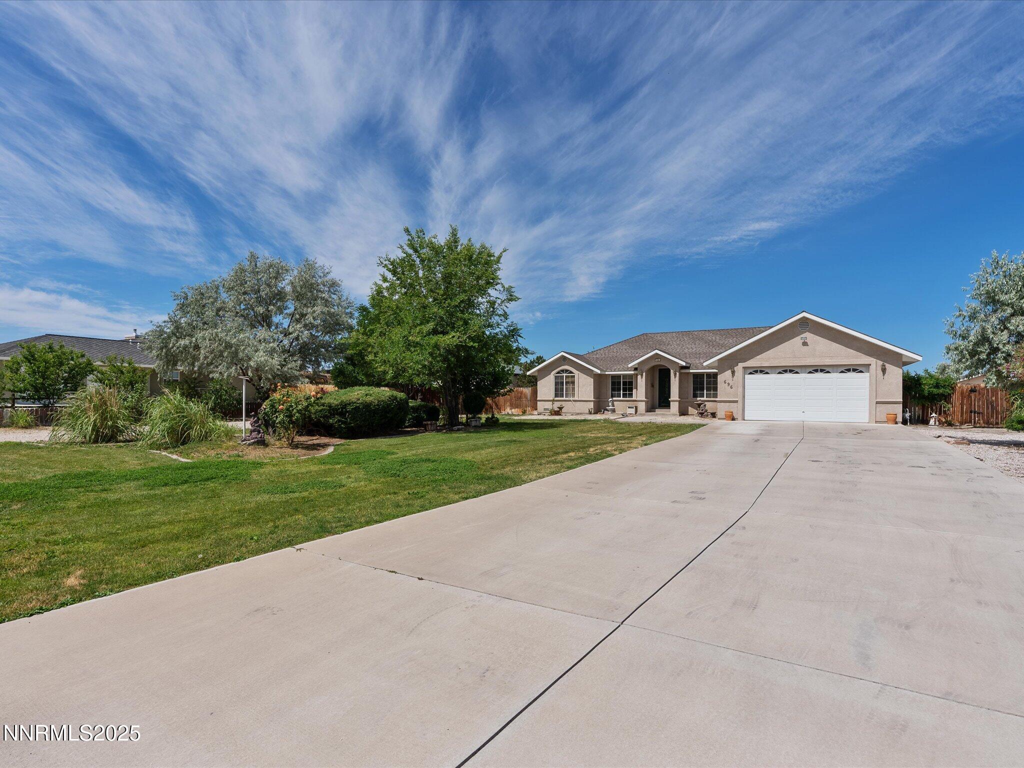696 Sunrise Terrace Fallon, NV 89406 - Photo 5 of 65 a front view of a house with a yard