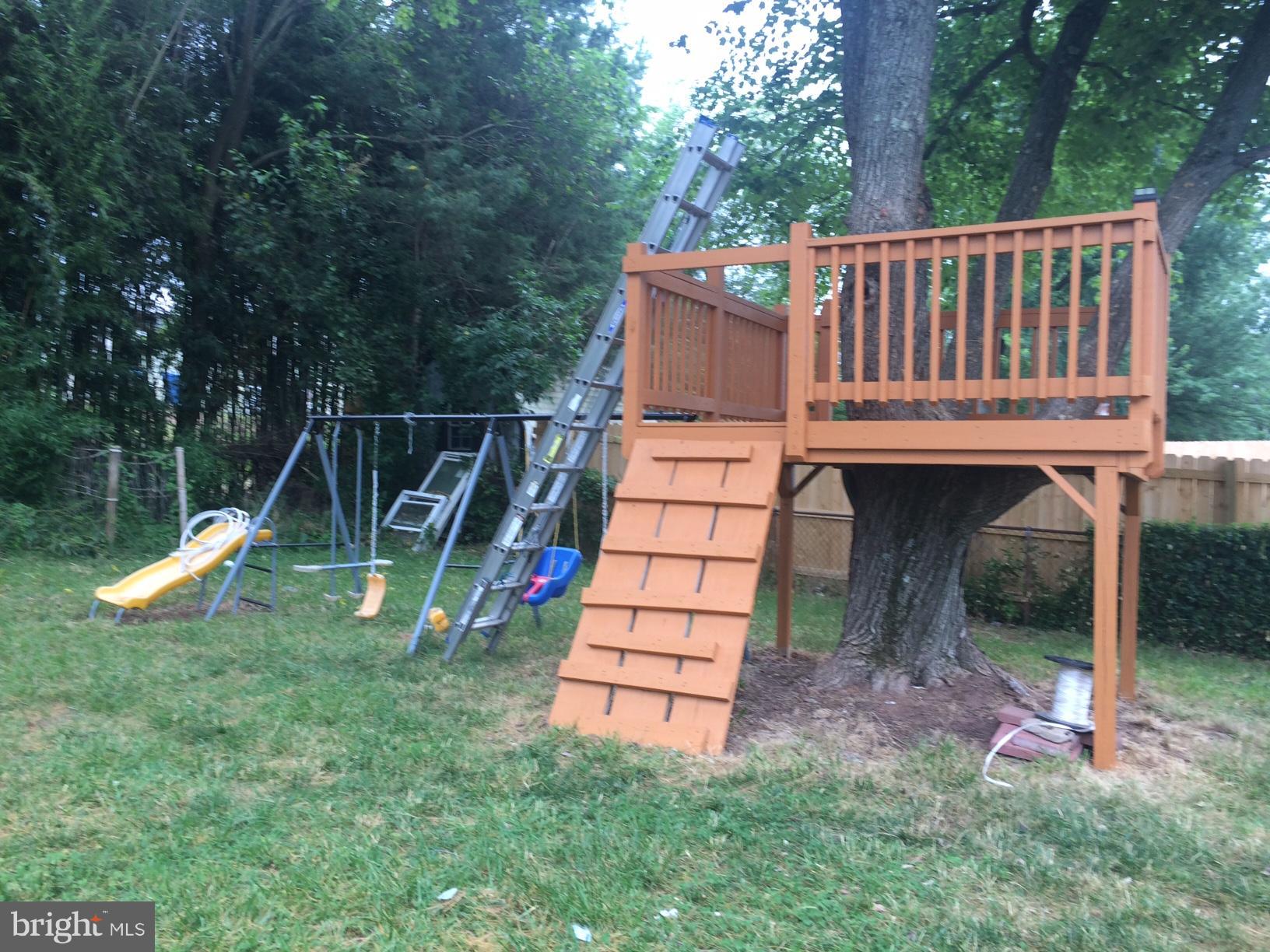 116 North Sycamore Road Sterling, VA 20164 - Photo 5 of 21 Exterior (Rear)