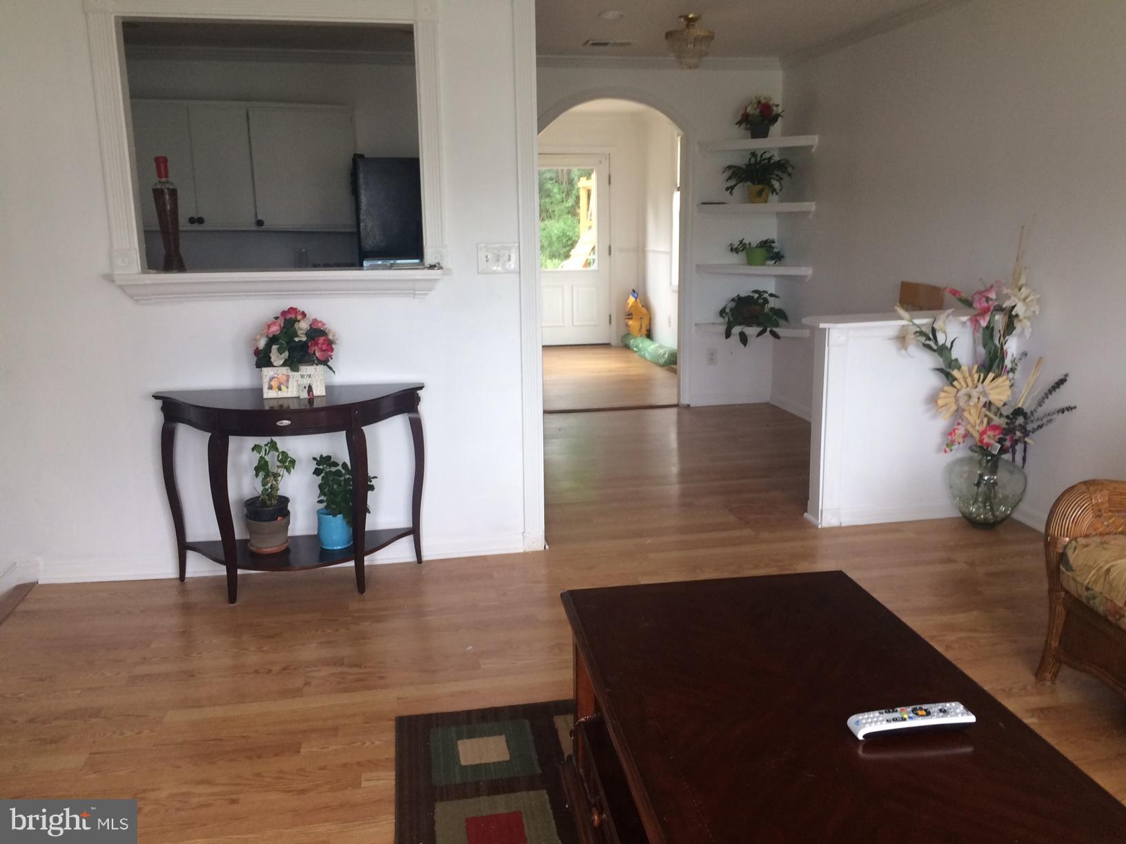 116 North Sycamore Road Sterling, VA 20164 - Photo 8 of 21 Living Room