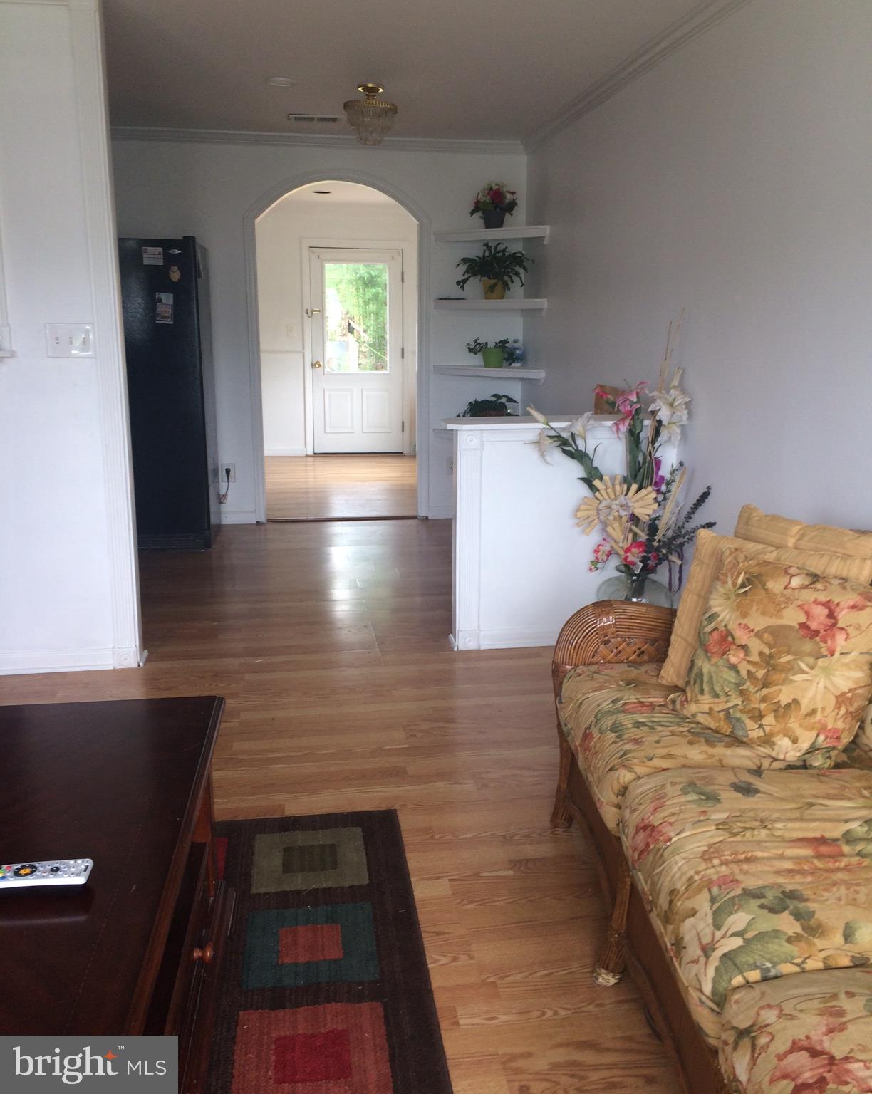 116 North Sycamore Road Sterling, VA 20164 - Photo 10 of 21 Living Room