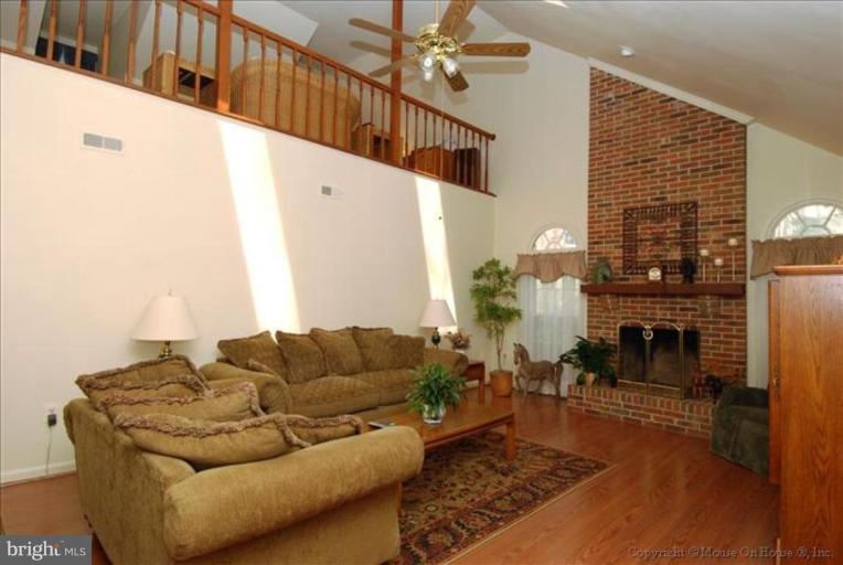 9133 Scott Street Springfield, VA 22153 - Photo 9 of 23 Family Room #2