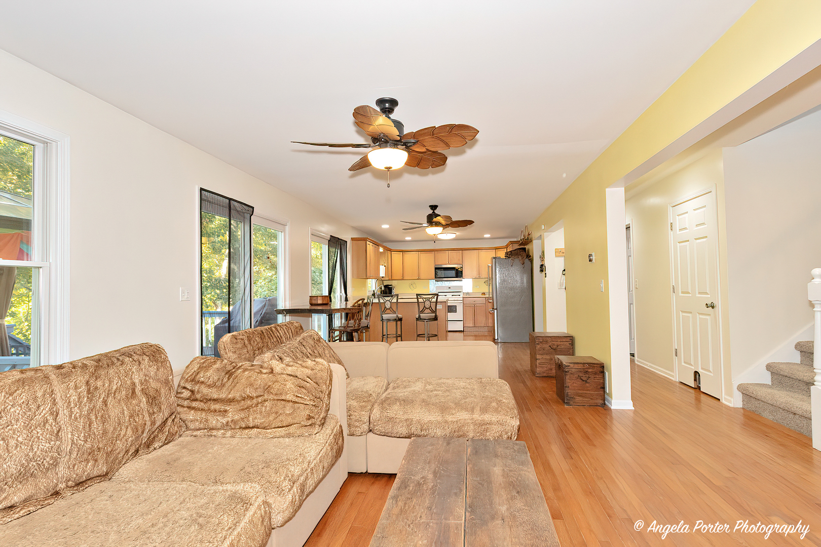 6715 Normandy Drive Spring Grove, IL 60081 - Photo 6 of 31 a view of a livingroom with furniture and a ceiling fan