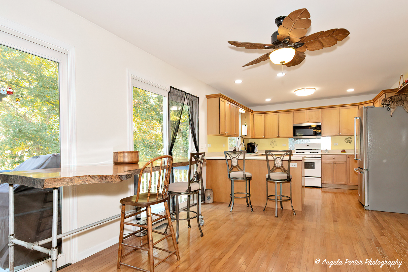 6715 Normandy Drive Spring Grove, IL 60081 - Photo 7 of 31 a view of a dining room with furniture window and wooden floor