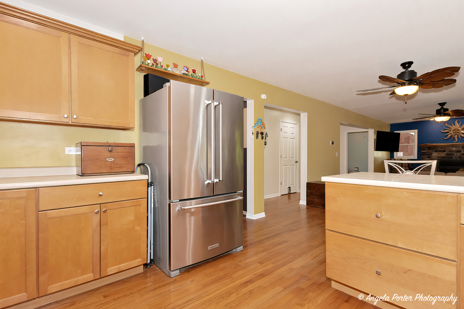 6715 Normandy Drive Spring Grove, IL 60081 - Photo 10 of 31 a kitchen with a refrigerator and a sink