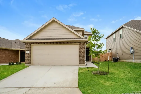 a view of a back yard of the house