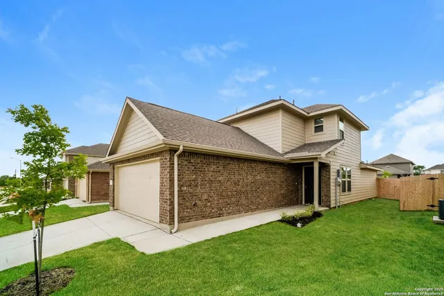 a view of a back yard of the house