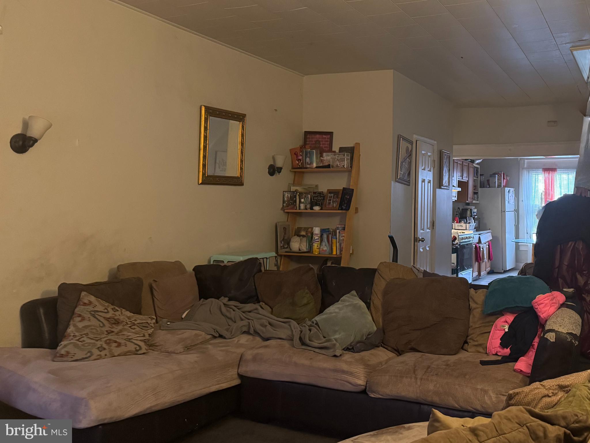 2631 East Madison Street Baltimore, MD 21205 - Photo 4 of 16 a living room with furniture and a couch