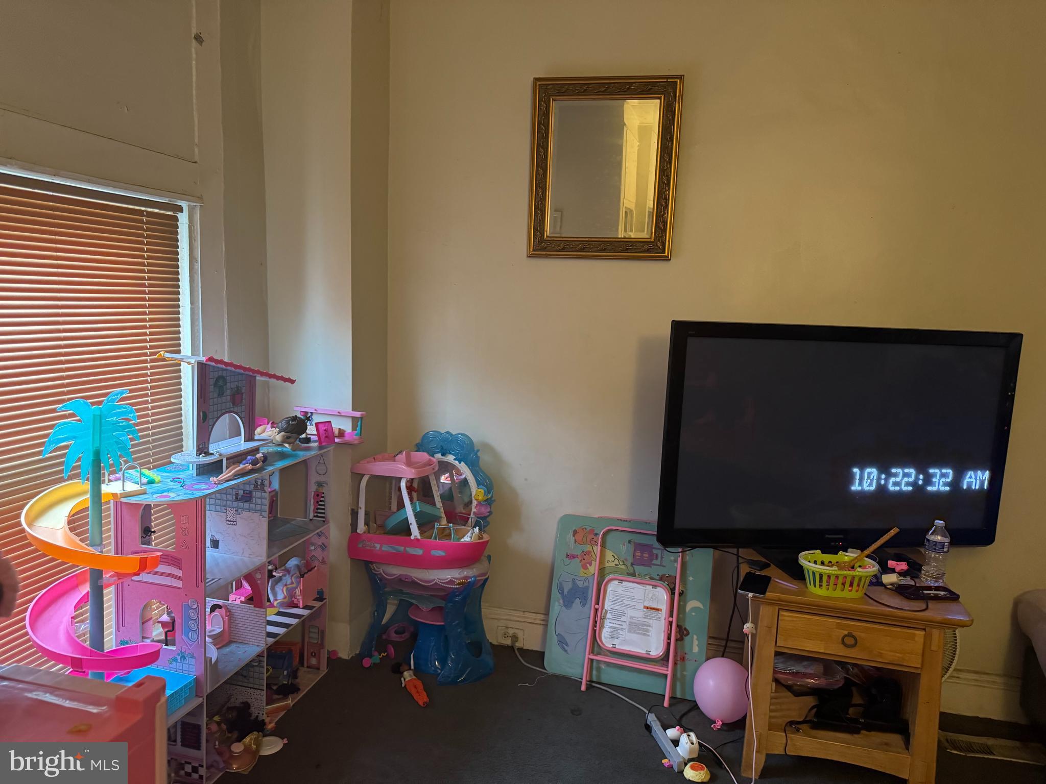 2631 East Madison Street Baltimore, MD 21205 - Photo 5 of 16 a living room with furniture and a flat screen tv