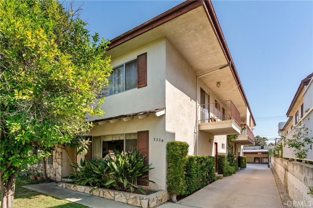 1116 Rosedale Avenue Glendale, CA 91201 - Photo 4 of 8 a view of house and street view