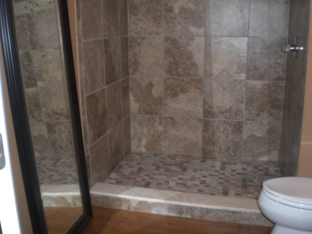 1675 Riverside Drive Rochester, MI 48309 - Photo 12 of 13 31064588-11.JPG