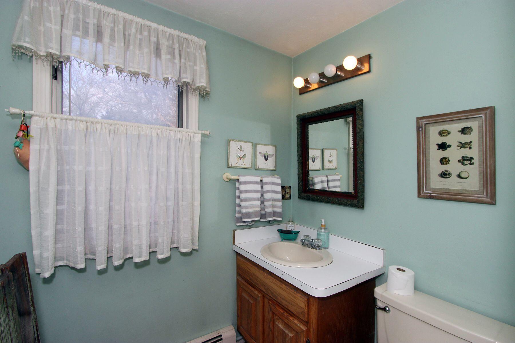720 Quaker Road North Falmouth, MA 02556 - Photo 13 of 35 720quakerbath
