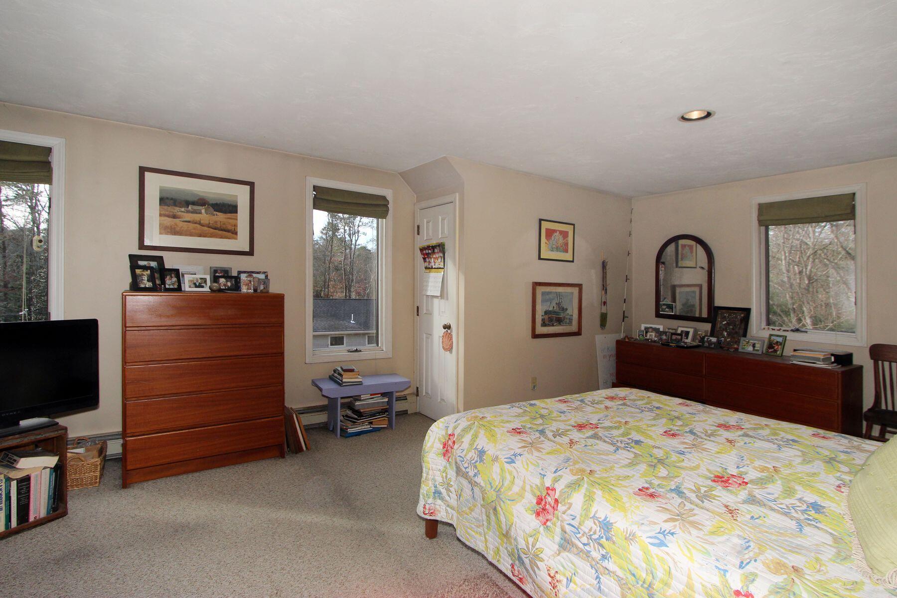 720 Quaker Road North Falmouth, MA 02556 - Photo 18 of 35 720quakerbedrm6