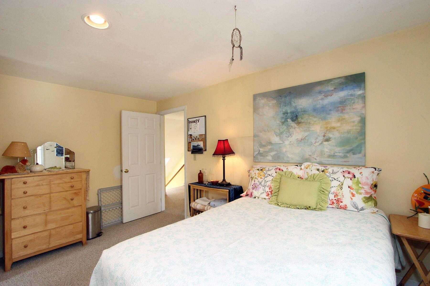 720 Quaker Road North Falmouth, MA 02556 - Photo 19 of 35 720quakerbedrm9