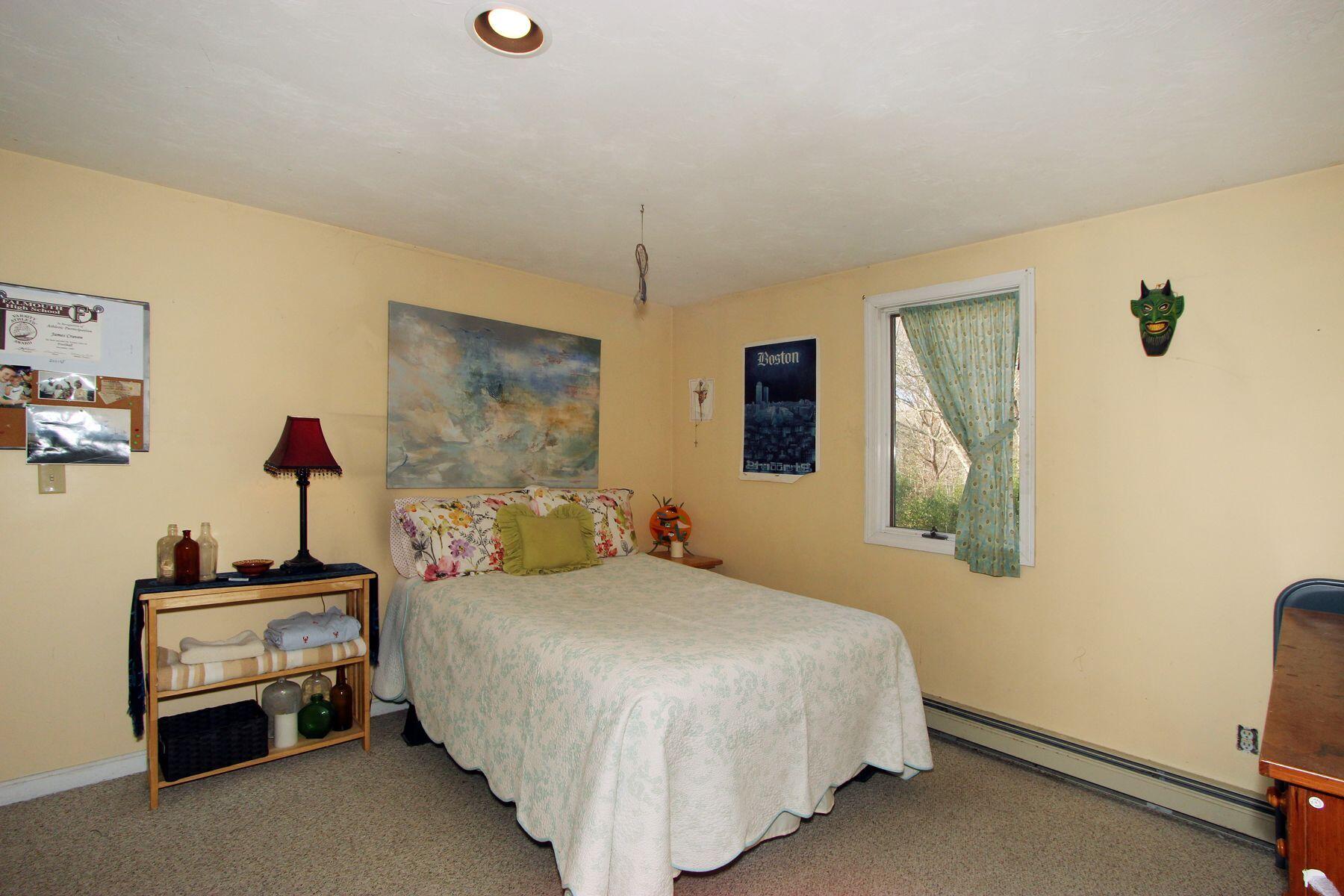 720 Quaker Road North Falmouth, MA 02556 - Photo 20 of 35 720quakerbedrm8
