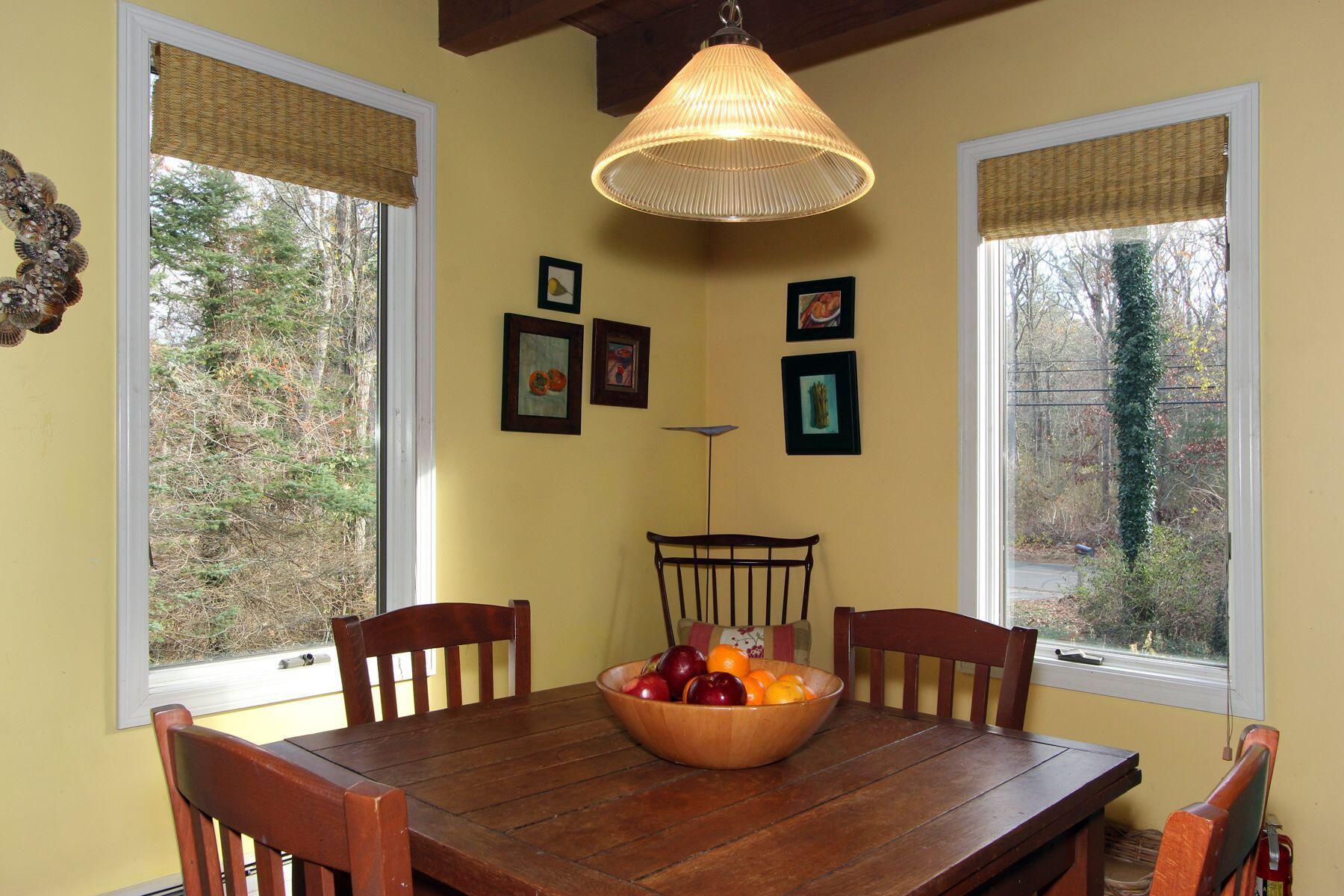 720 Quaker Road North Falmouth, MA 02556 - Photo 9 of 35 720quakerdin