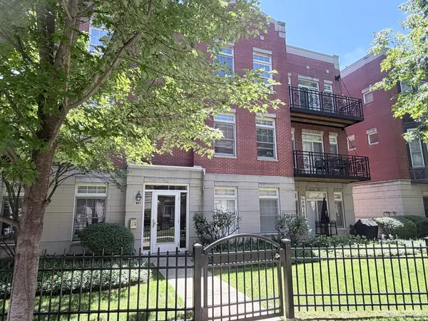 $3,000 | 807 West University Lane, Unit 3A, Chicago, IL 60608