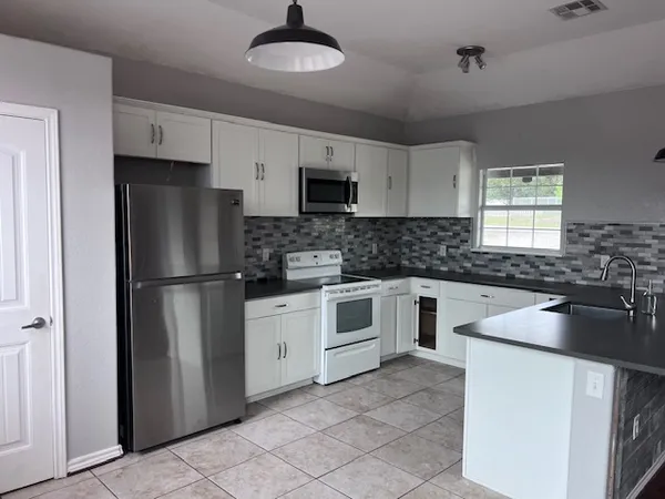 $1,700 | 1104 Blueridge Drive, Canyon Lake, TX 78133