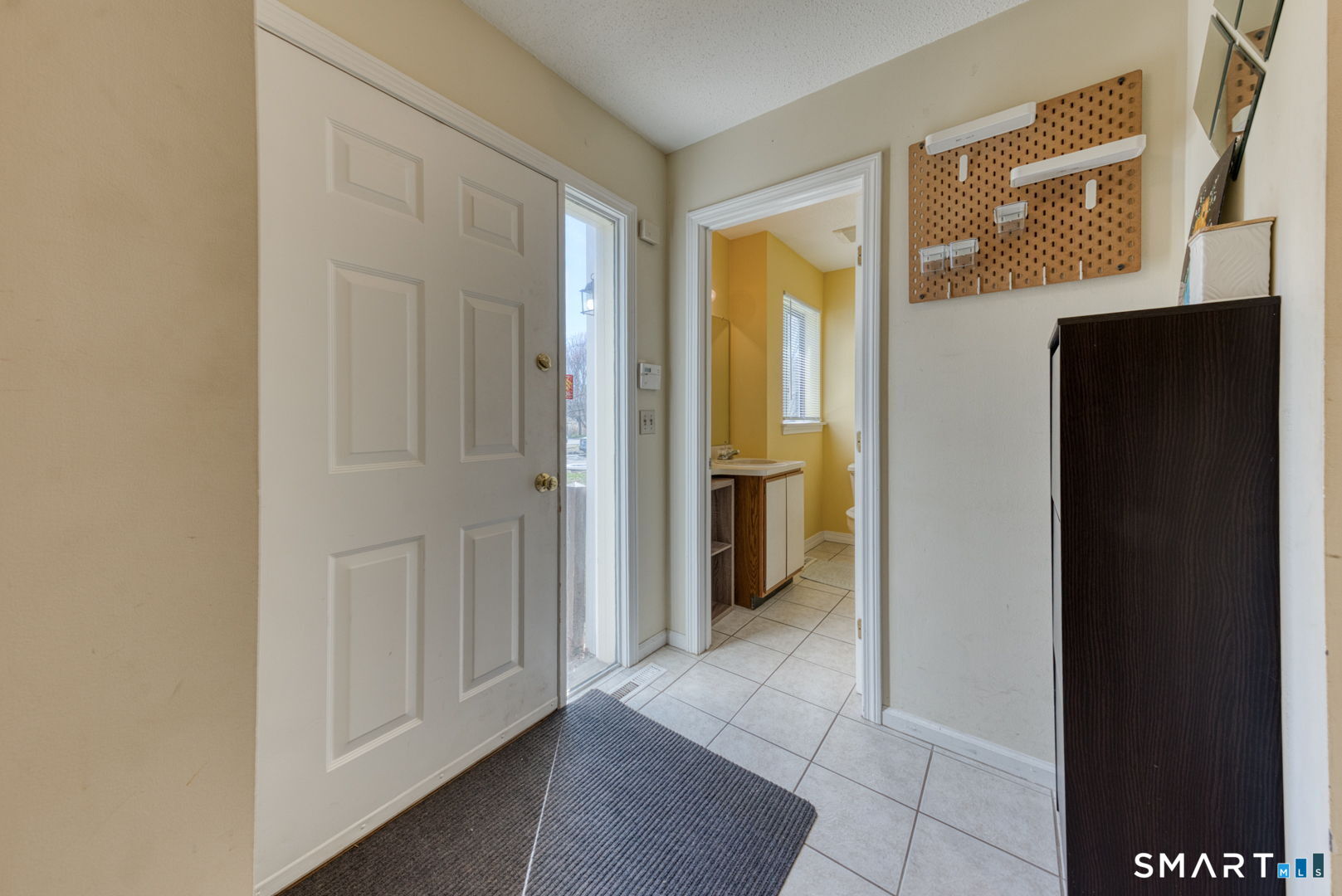 78 Silo Way, Unit 78 Bloomfield, CT 06002 - Photo 16 of 27 a view of a hallway with a door and a room