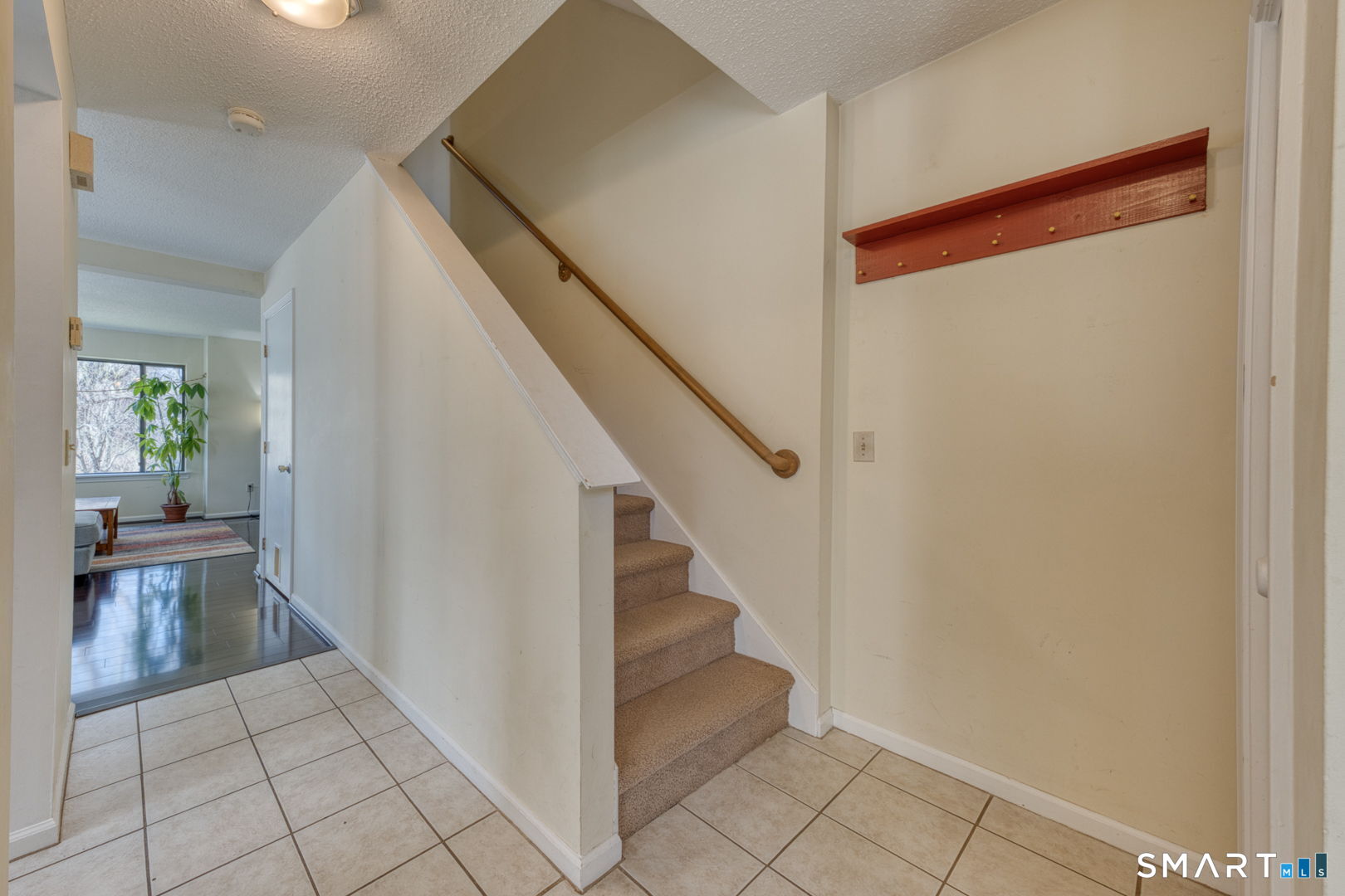 78 Silo Way, Unit 78 Bloomfield, CT 06002 - Photo 17 of 27 a view of a hallway view with staircase