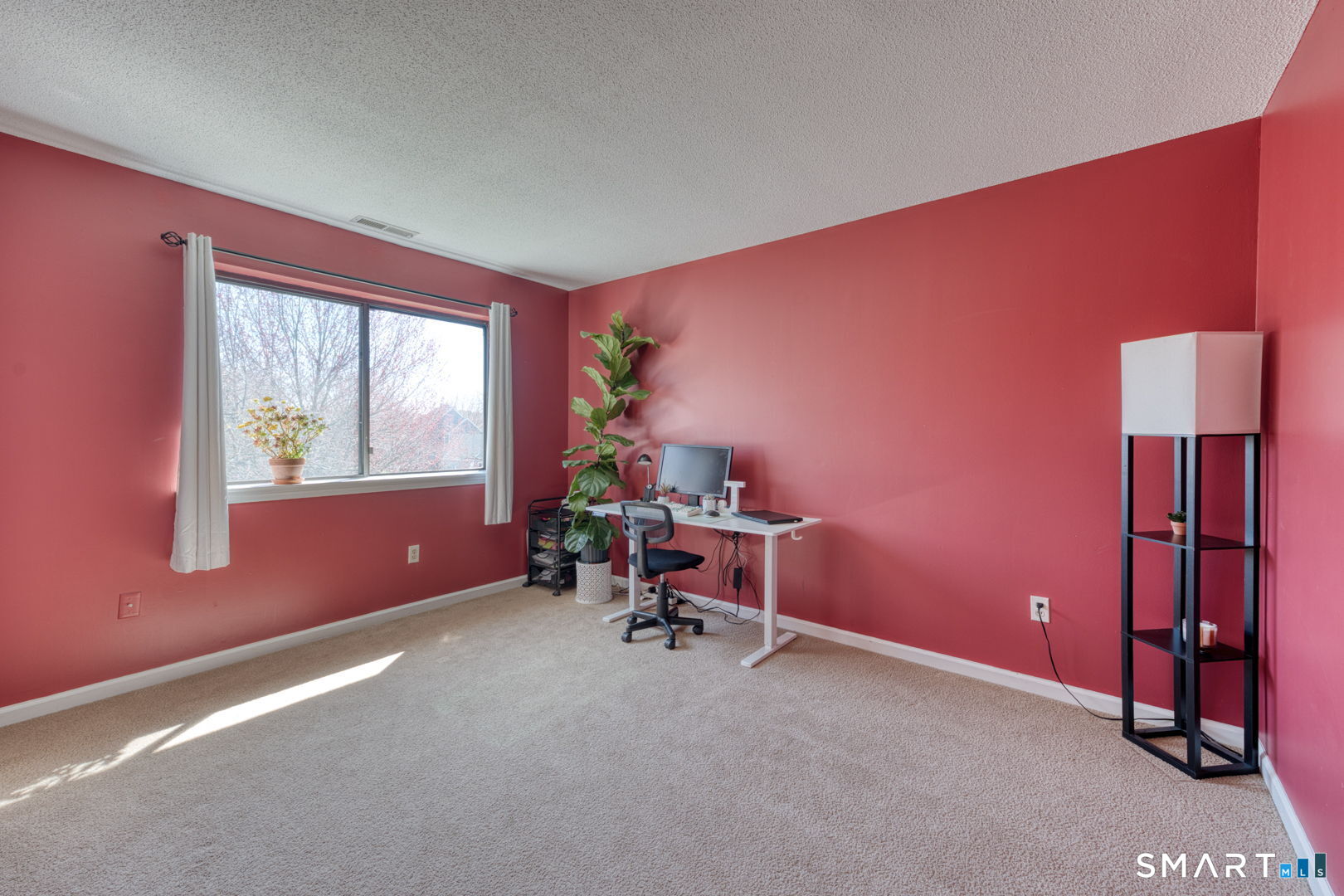 78 Silo Way, Unit 78 Bloomfield, CT 06002 - Photo 20 of 27 a living room with furniture and a window