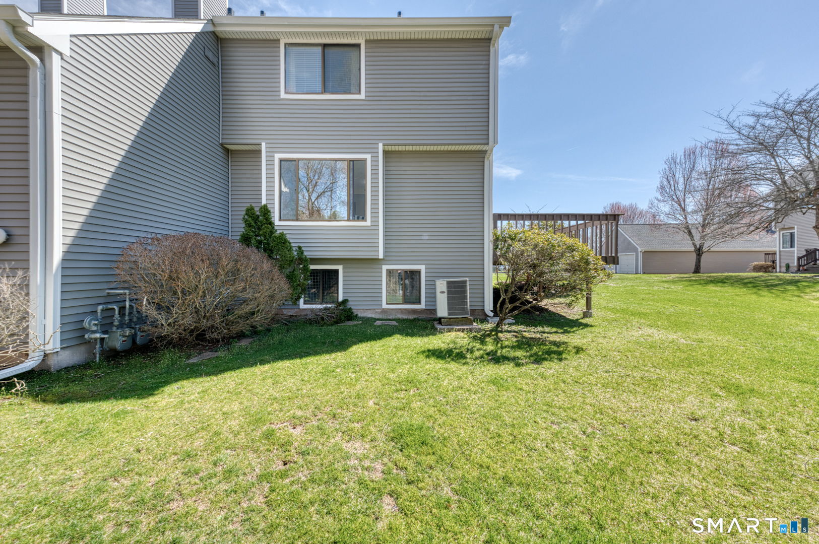 78 Silo Way, Unit 78 Bloomfield, CT 06002 - Photo 3 of 27 a view of backyard with a garden and entertaining space