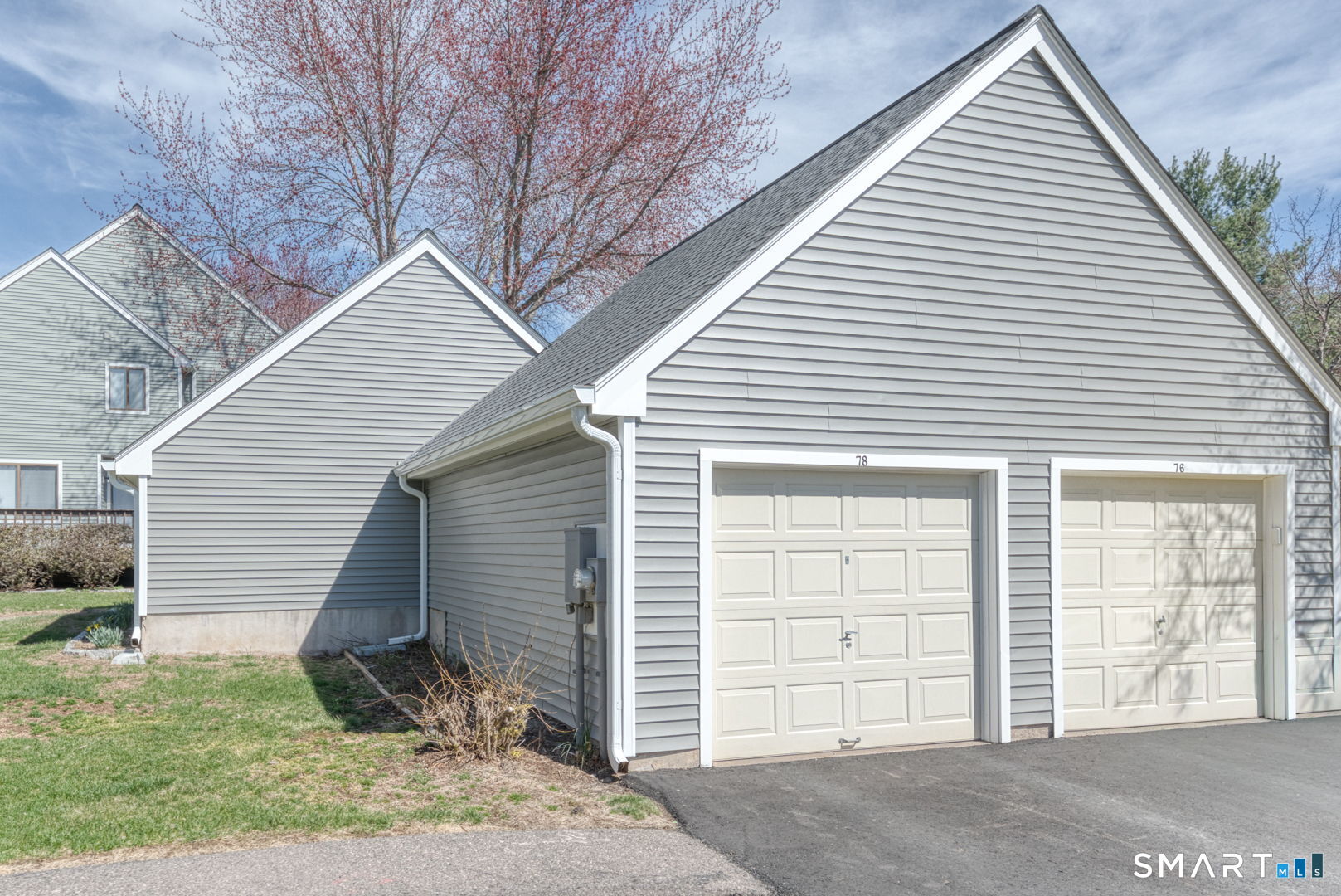 78 Silo Way, Unit 78 Bloomfield, CT 06002 - Photo 5 of 27 a view of a house with a yard