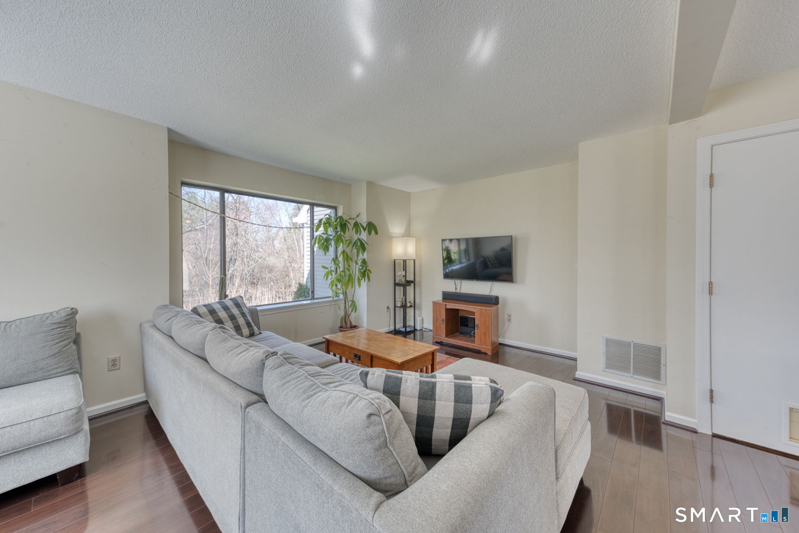 78 Silo Way, Unit 78 Bloomfield, CT 06002 - Photo 9 of 27 a living room with furniture fireplace and a flat screen tv
