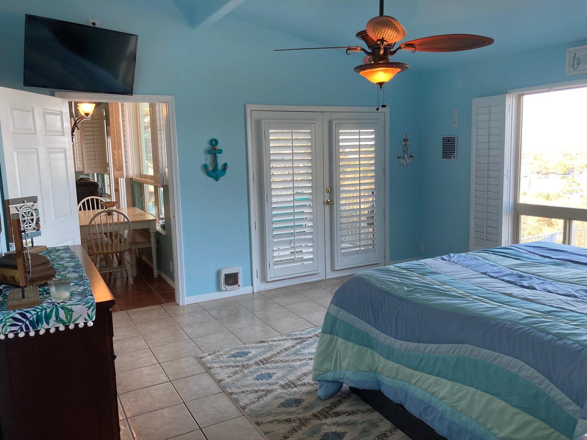 215 Mountain Top Sunrise Beach, TX 78643 - Photo 12 of 29 a bedroom with a bed and a chandelier