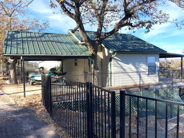 a view of yard with tree in the background