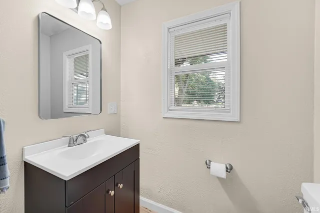 $222,500 | 57074 Guernsey Avenue, Osceola, IN 46561