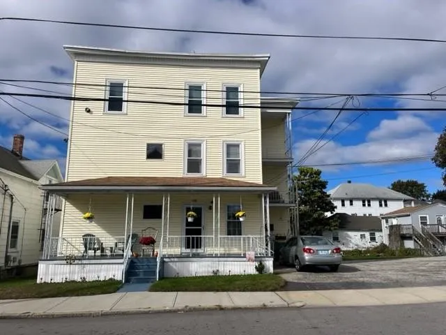 $1,200 | 118 Hebert Avenue, Unit 3R, Woonsocket, RI 02895