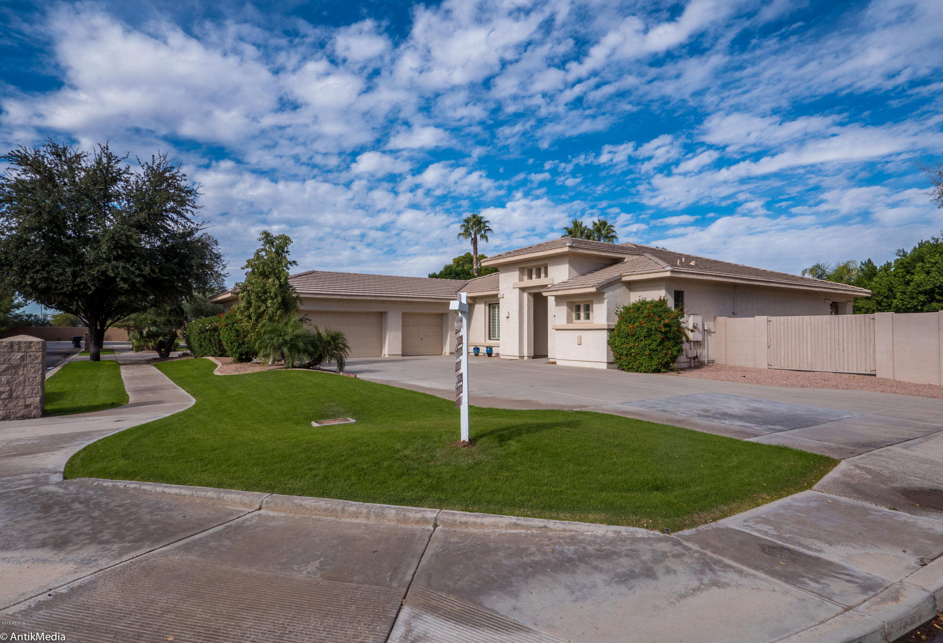 1916 West Blue Ridge Court Chandler, AZ 85248 - Photo 4 of 44 P1340791